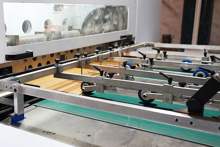 ჭრის მუყაოს შეფუთვა