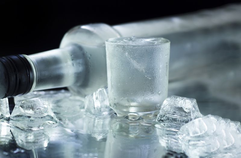 რატომ ფეთქდება შუშის ბოთლები საყინულეში მოთავსებისას